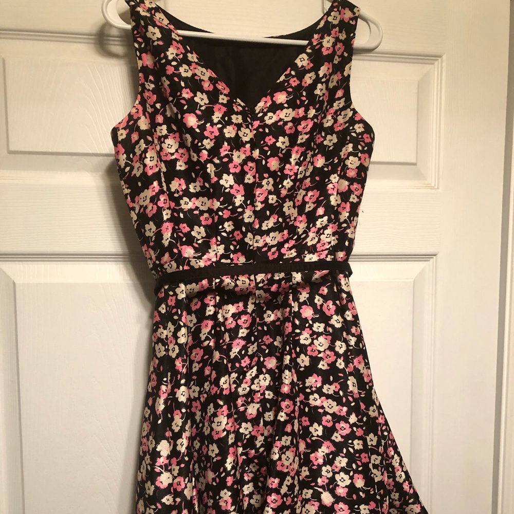 Taylor TeaLength Floral Dress w Attached Petticoat